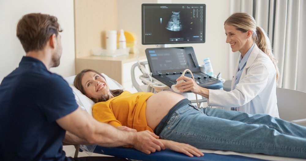 Caring,Female,Hospital,Obstetrician,Conducting,An,Ultrasound,Exam,For,A